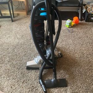 Kirby Avalir used needs a new belt and bag.